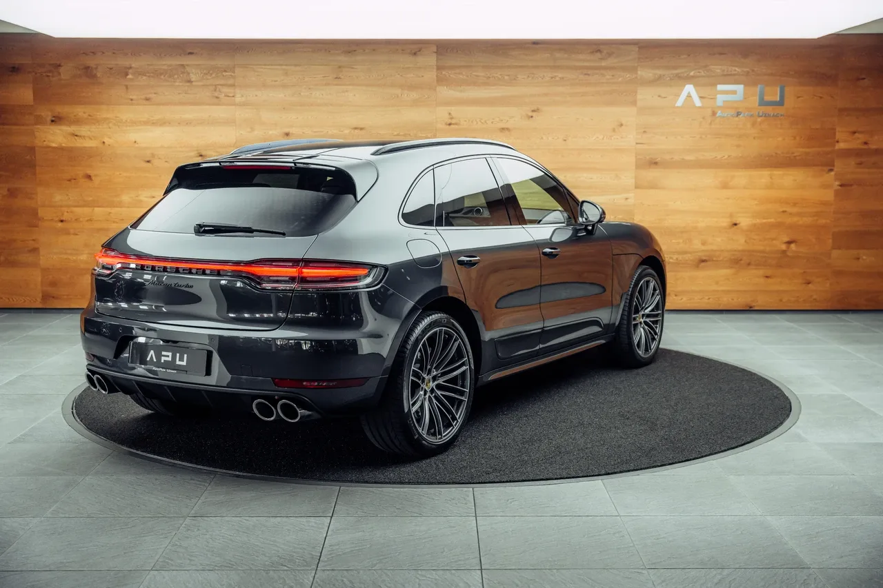 2019 Porsche Macan Turbo proposée par un concessionnaire spécialisé à Uznach, Suisse, photo principale
