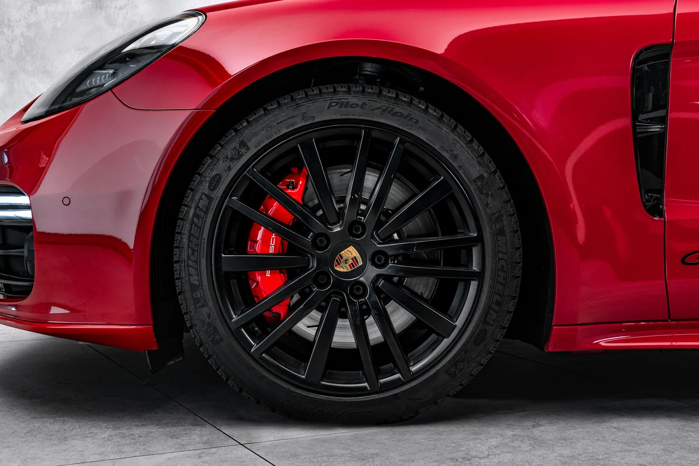 2019 Porsche Panamera GTS proposée par un concessionnaire spécialisé à Ostrava, Tchéquie, photo 2 sur 15