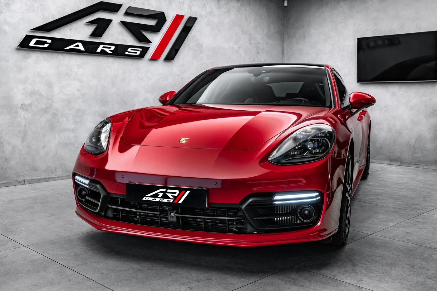2019 Porsche Panamera GTS proposée par un concessionnaire spécialisé à Ostrava, Tchéquie, photo 3 sur 15