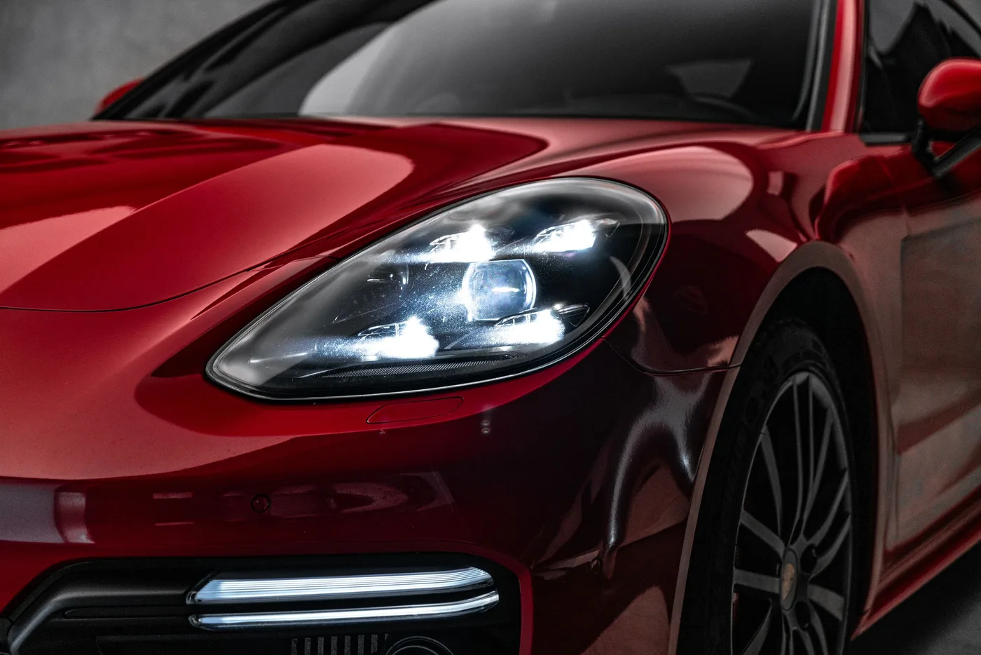 2019 Porsche Panamera GTS proposée par un concessionnaire spécialisé à Ostrava, Tchéquie, photo 8 sur 15