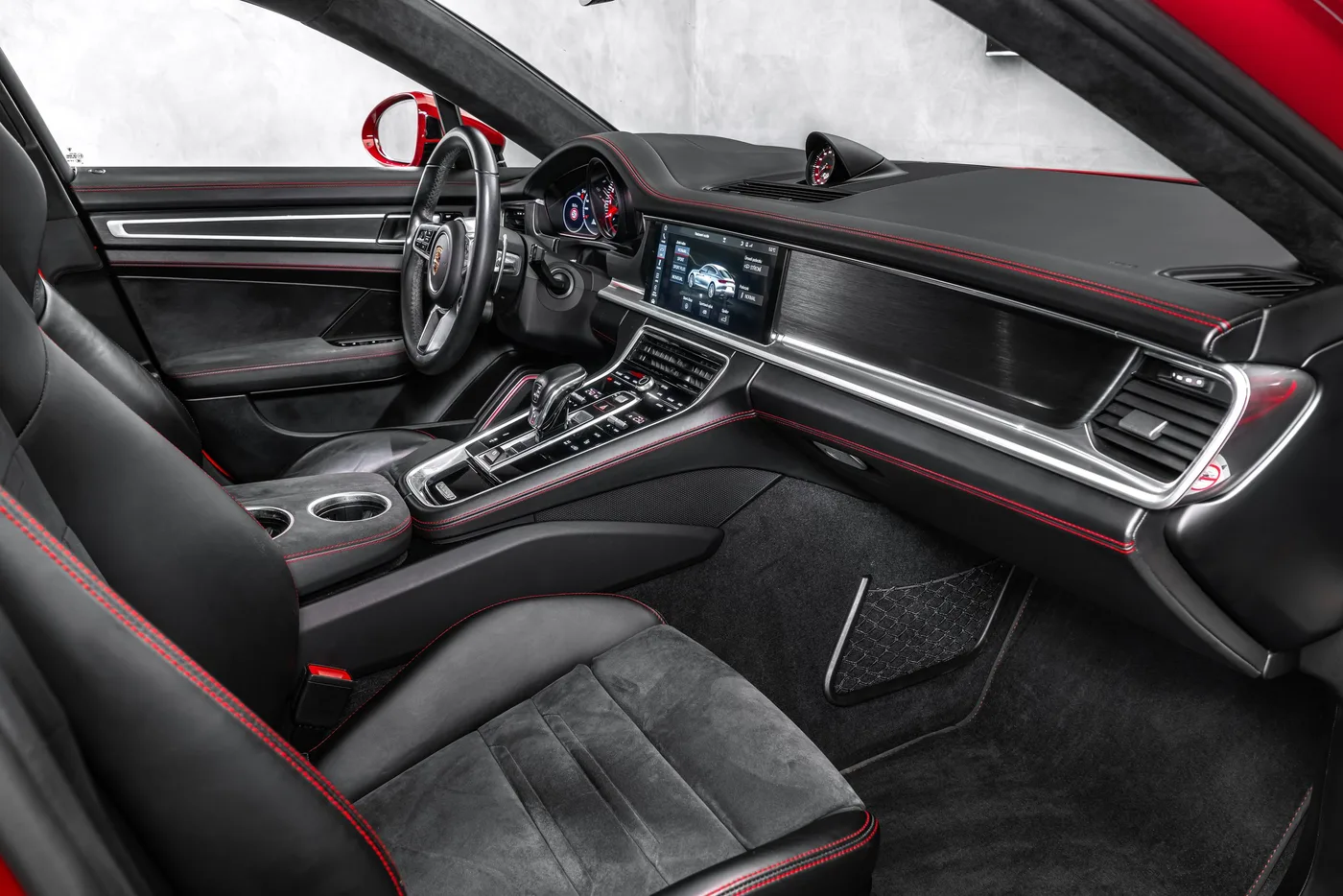 2019 Porsche Panamera GTS proposée par un concessionnaire spécialisé à Ostrava, Tchéquie, photo 12 sur 15