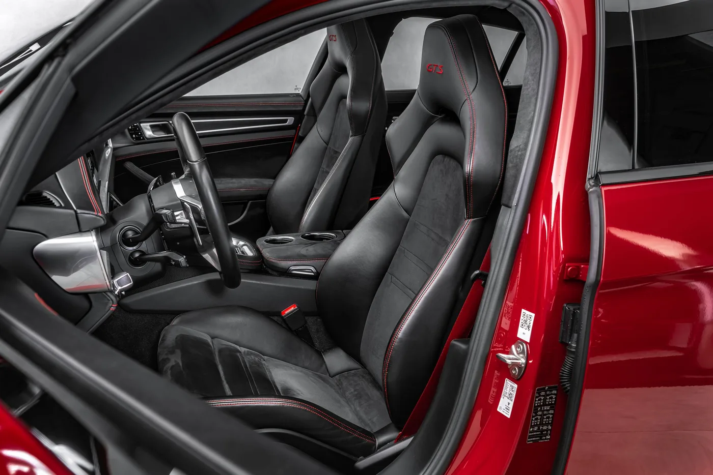 2019 Porsche Panamera GTS proposée par un concessionnaire spécialisé à Ostrava, Tchéquie, photo 13 sur 15