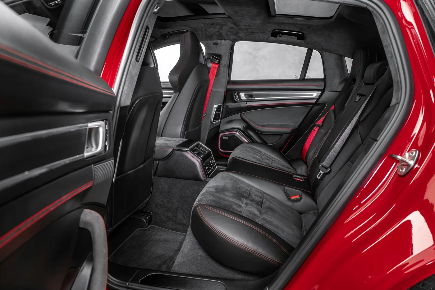2019 Porsche Panamera GTS proposée par un concessionnaire spécialisé à Ostrava, Tchéquie, photo 14 sur 15