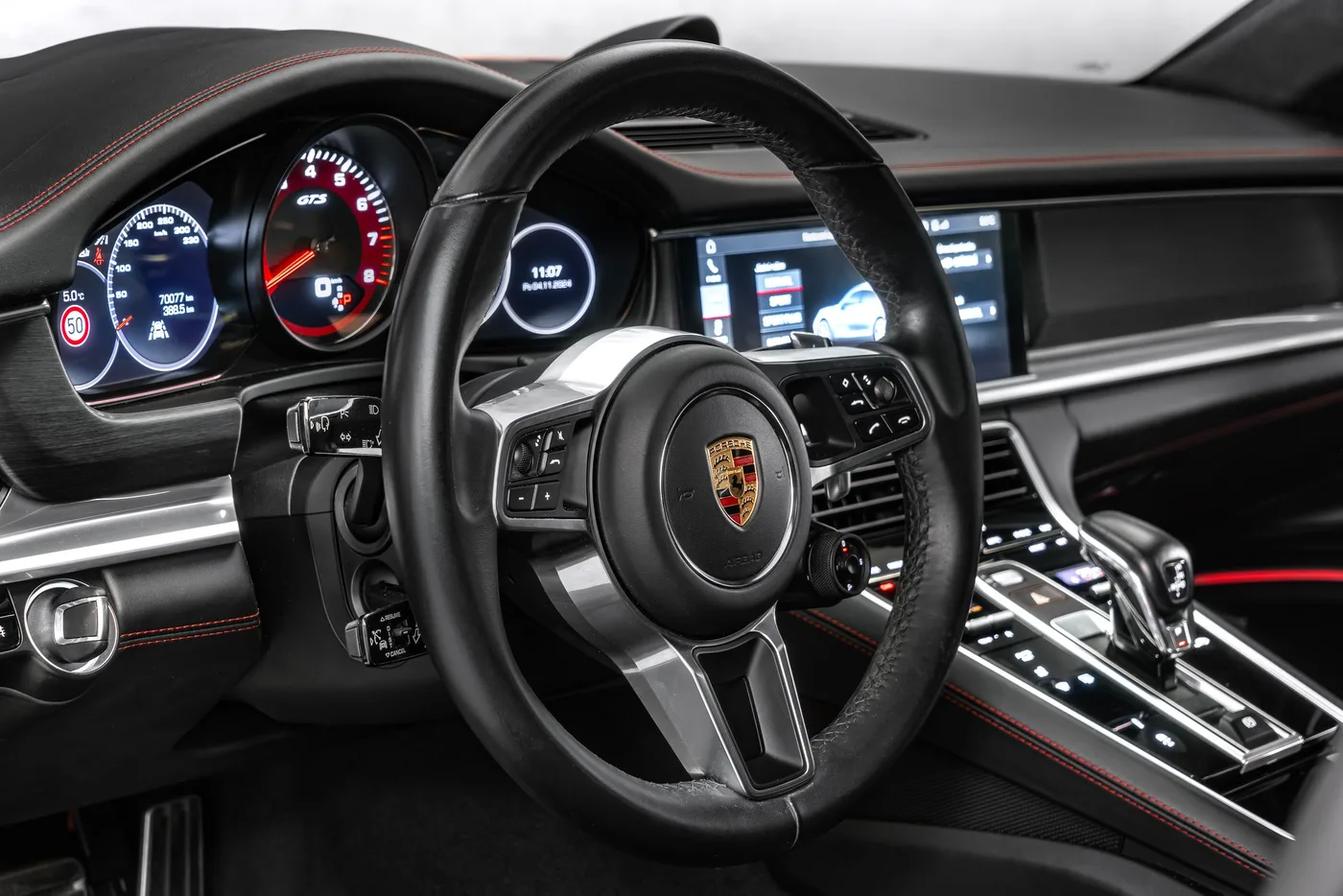 2019 Porsche Panamera GTS proposée par un concessionnaire spécialisé à Ostrava, Tchéquie, photo 15 sur 15