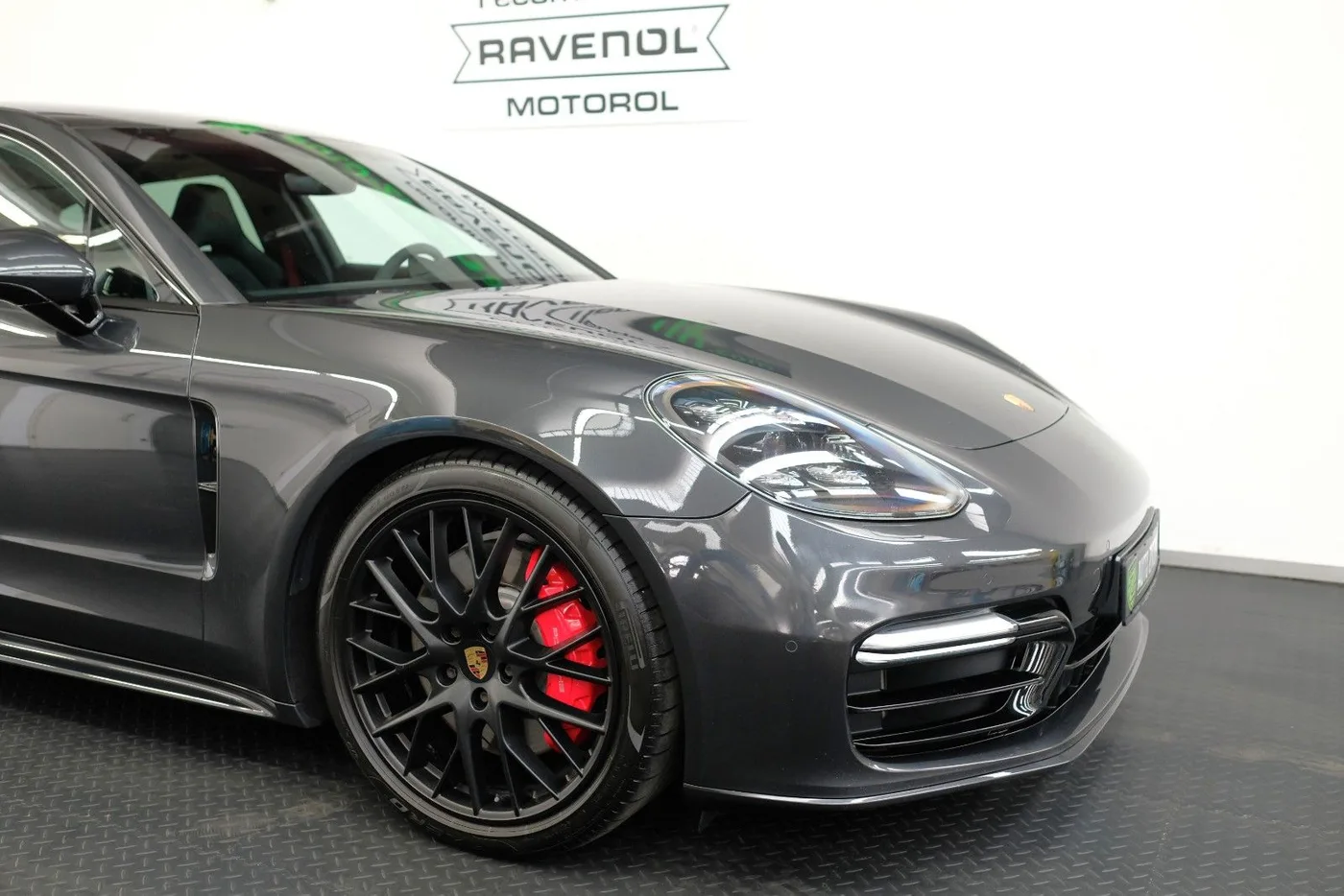 2019 Porsche Panamera GTS proposée par un concessionnaire spécialisé à Nuremberg, Allemagne, photo 3 sur 15