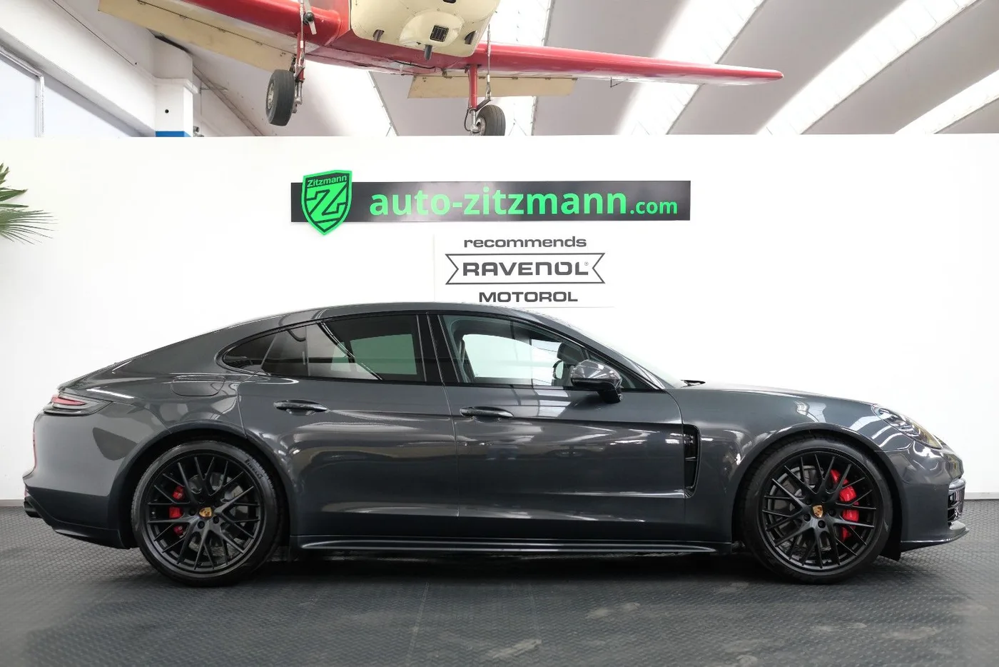 2019 Porsche Panamera GTS proposée par un concessionnaire spécialisé à Nuremberg, Allemagne, photo 4 sur 15