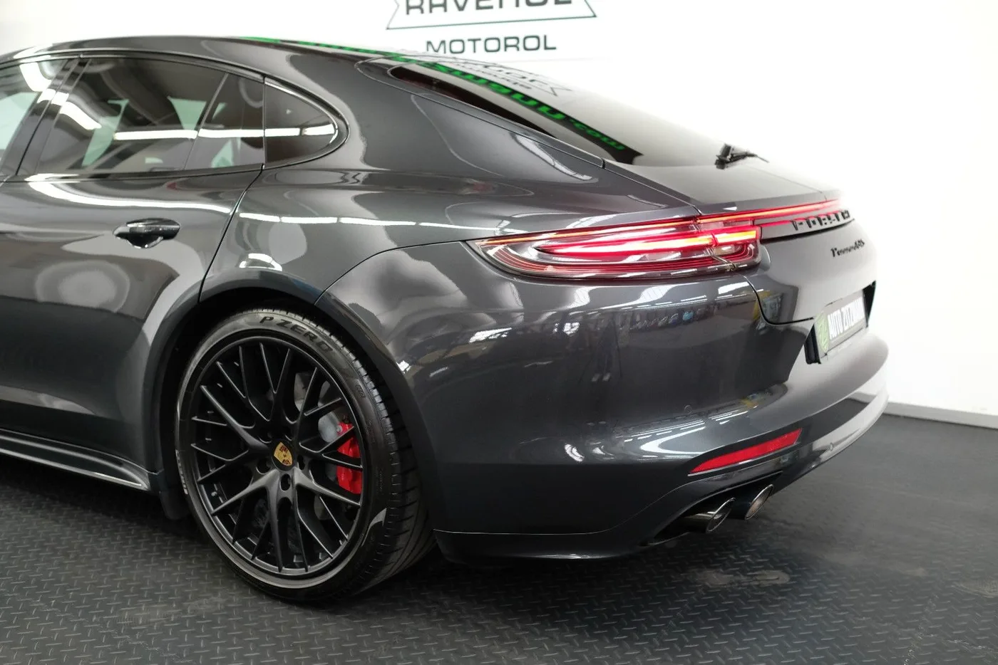 2019 Porsche Panamera GTS proposée par un concessionnaire spécialisé à Nuremberg, Allemagne, photo 8 sur 15