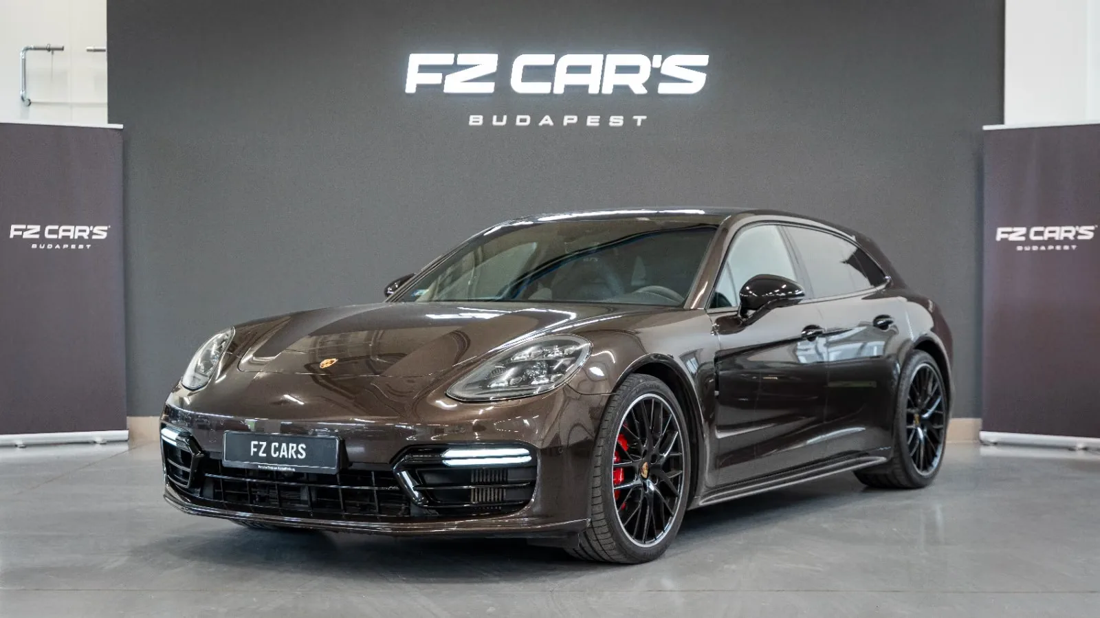 2019 Porsche Panamera GTS Sport Turismo angeboten von einem Fachhändler in Budapest, Ungarn, Hauptfoto