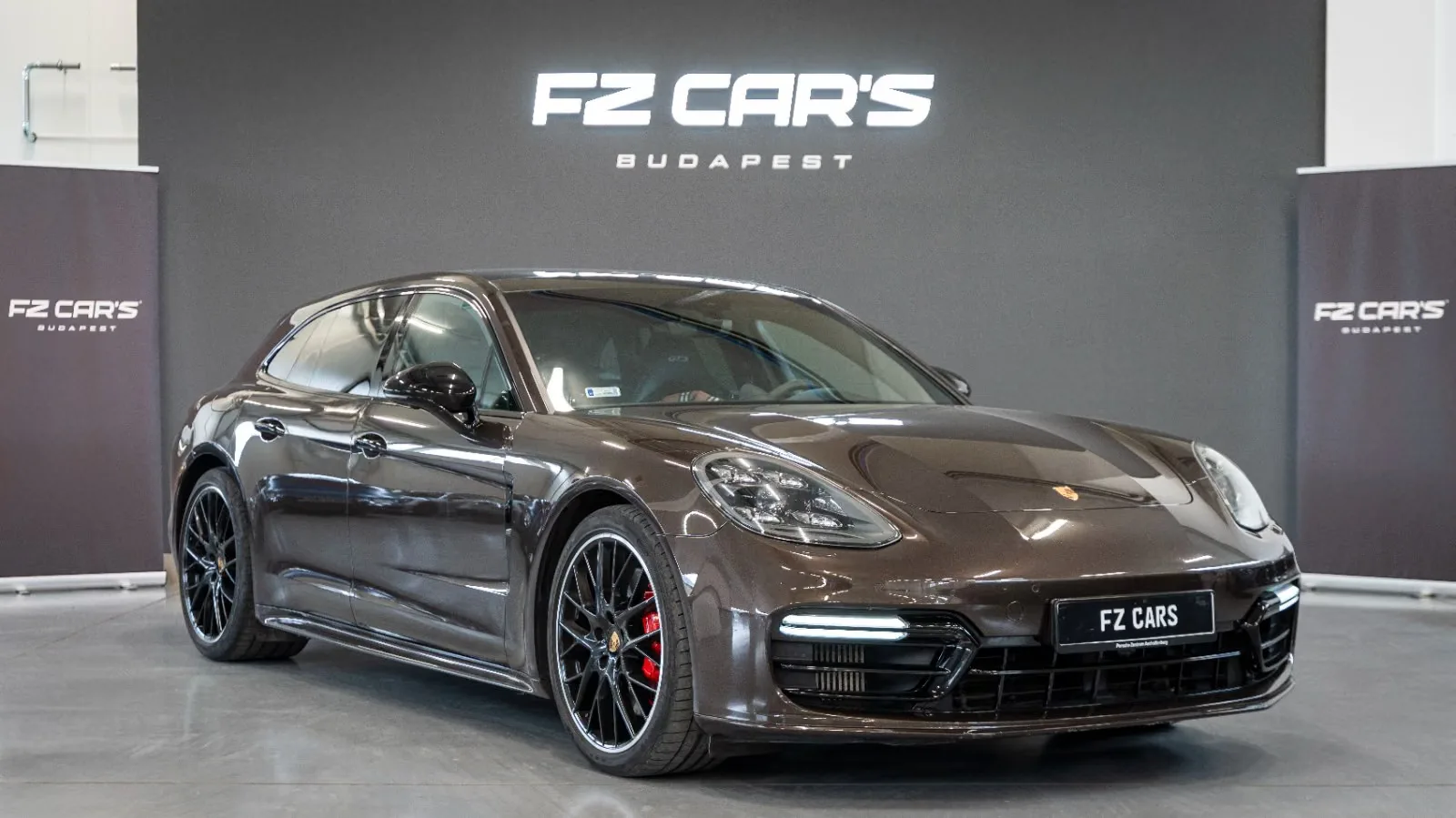 2019 Porsche Panamera GTS Sport Turismo, 2/13