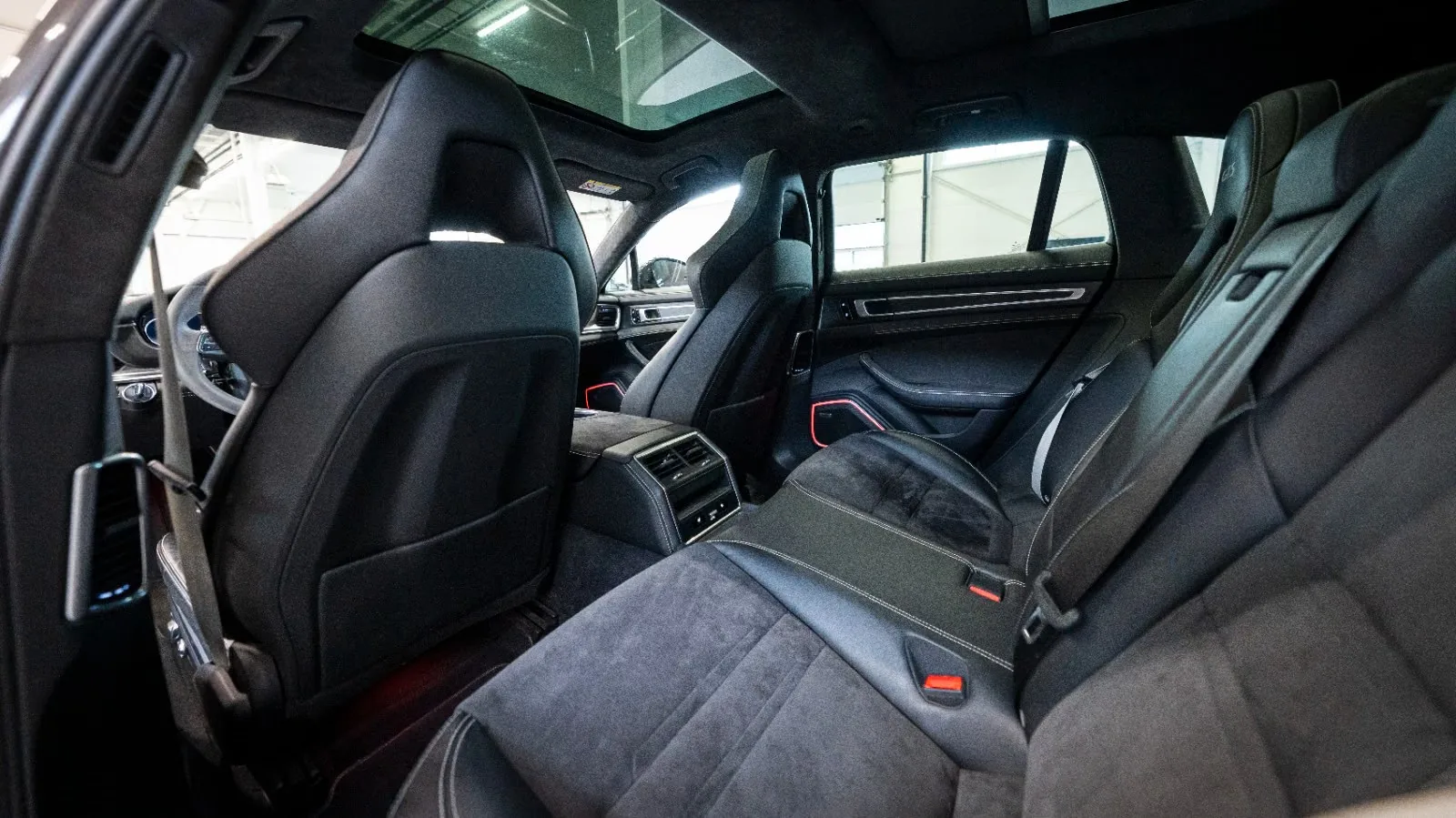 2019 Porsche Panamera GTS Sport Turismo, 13/13