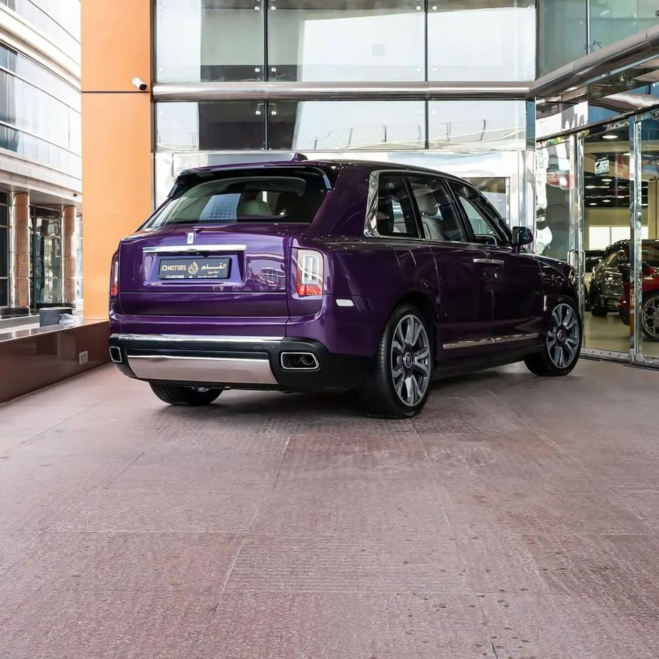 2019 Rolls-Royce Cullinan offered by a specialist dealer in Dubai, United Arab Emirates, photo 2 of 9