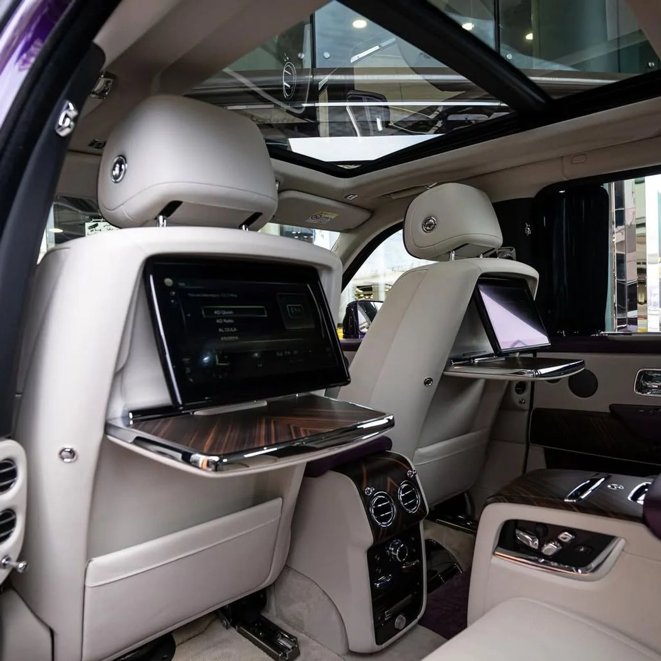 2019 Rolls-Royce Cullinan offered by a specialist dealer in Dubai, United Arab Emirates, photo 5 of 9