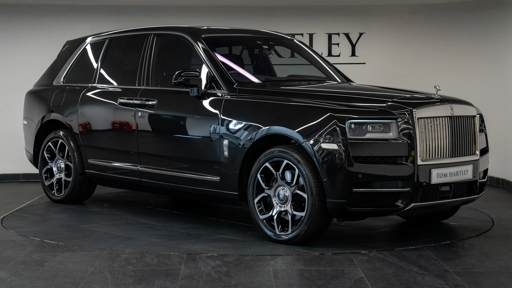 2019 Rolls-Royce Cullinan proposée par un concessionnaire spécialisé à Swadlincote, Royaume-Uni, photo principale