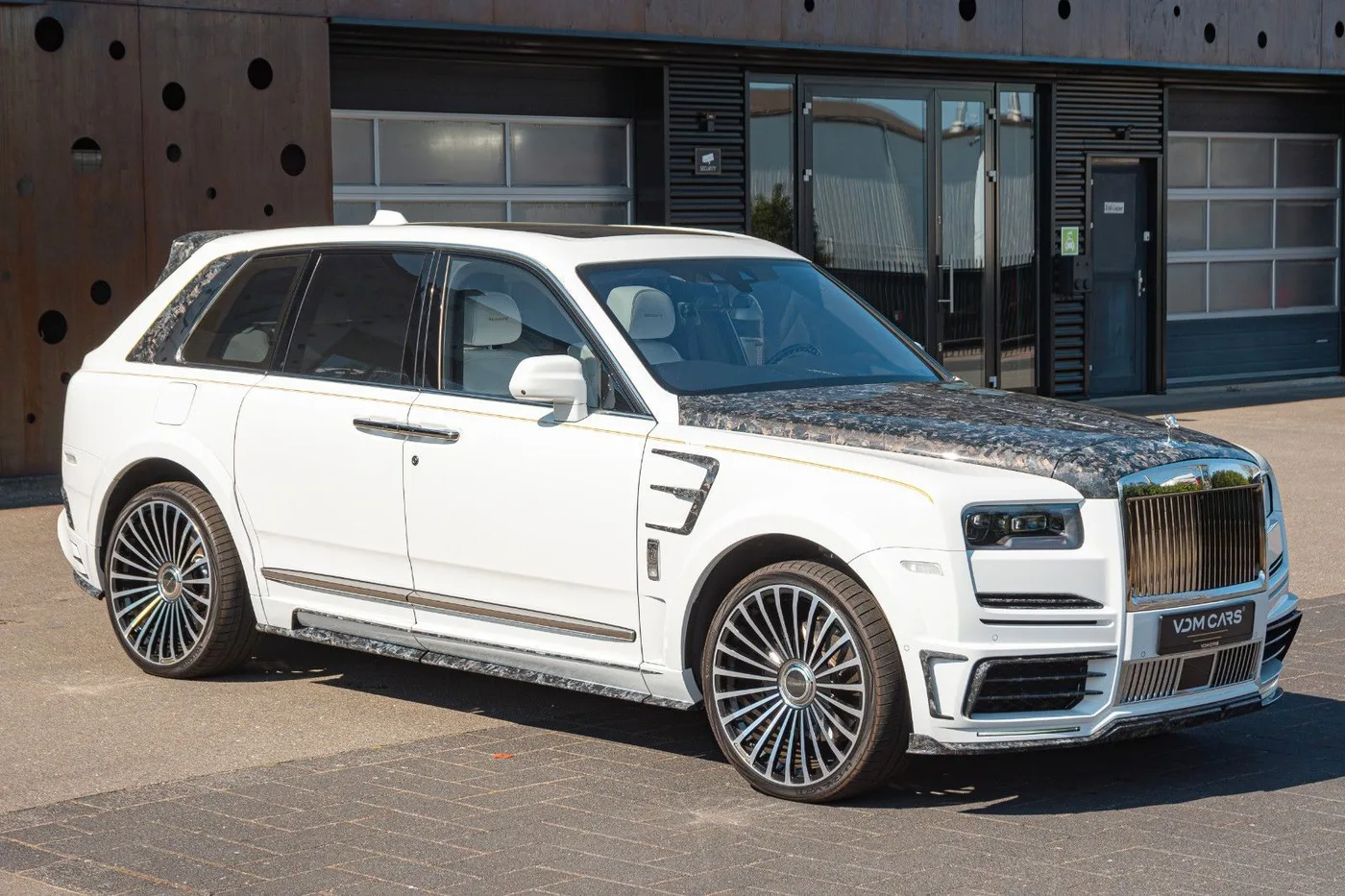 2019 Rolls-Royce Cullinan angeboten von einem Supersportwagenhändler in Gronau, Deutschland, Foto 3 von 25