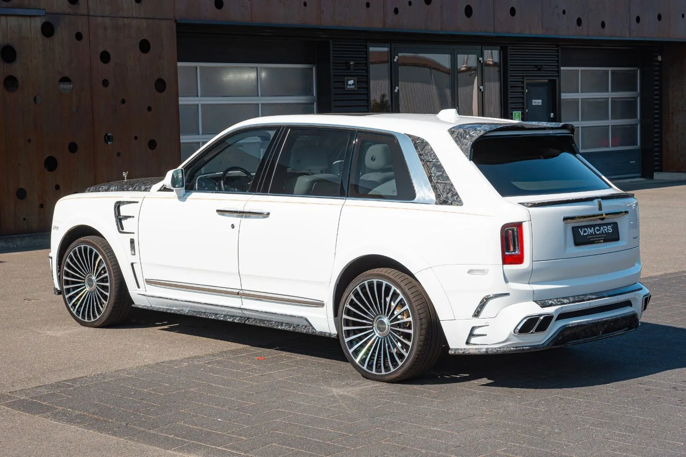 2019 Rolls-Royce Cullinan angeboten von einem Supersportwagenhändler in Gronau, Deutschland, Foto 4 von 25