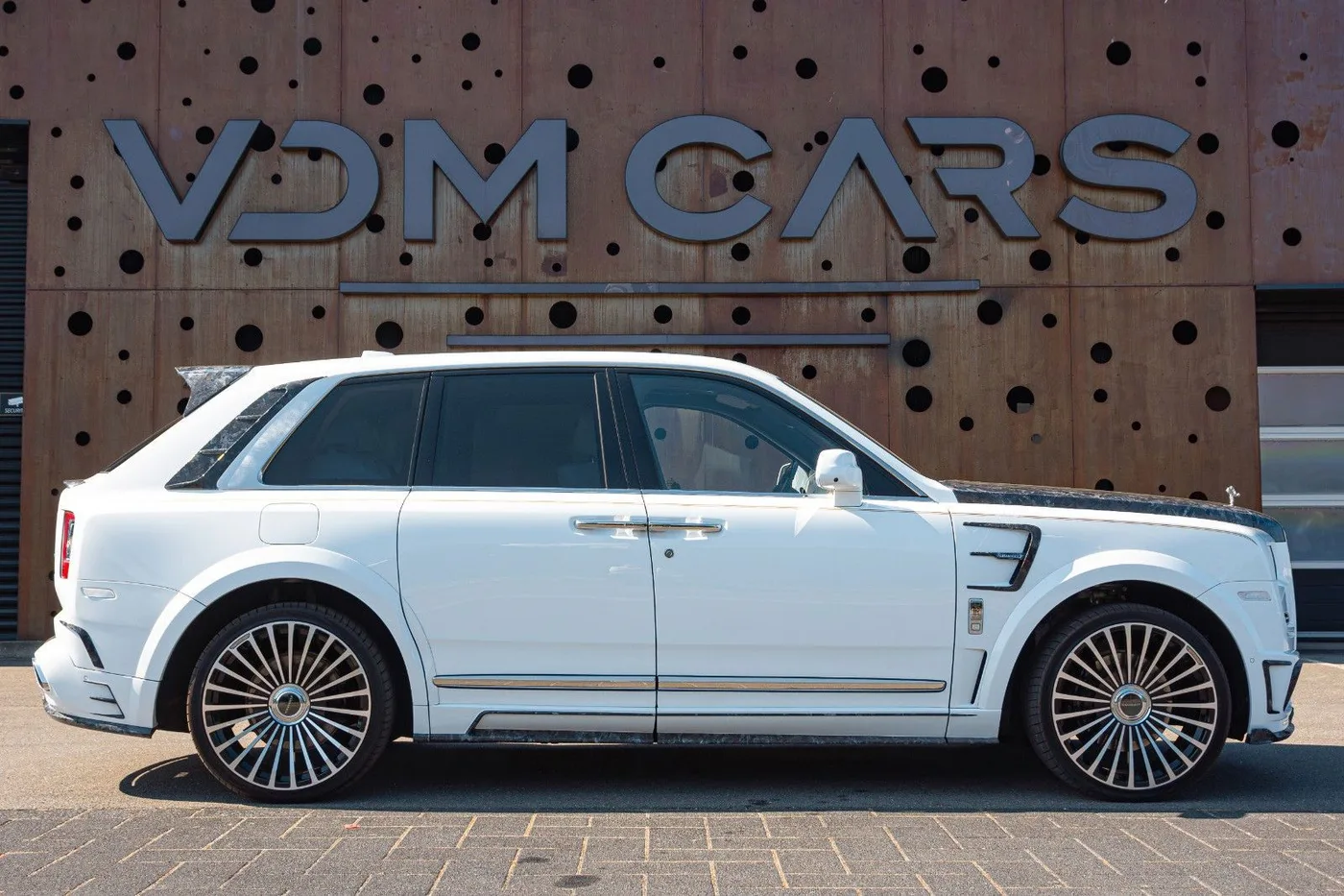 2019 Rolls-Royce Cullinan angeboten von einem Supersportwagenhändler in Gronau, Deutschland, Foto 8 von 25
