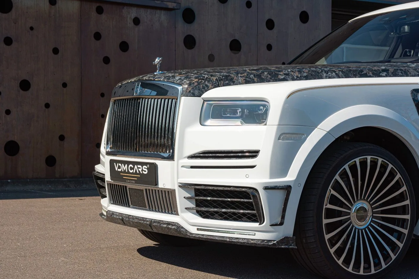 2019 Rolls-Royce Cullinan angeboten von einem Supersportwagenhändler in Gronau, Deutschland, Foto 15 von 25