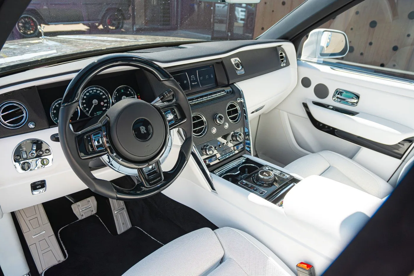 2019 Rolls-Royce Cullinan angeboten von einem Supersportwagenhändler in Gronau, Deutschland, Foto 16 von 25