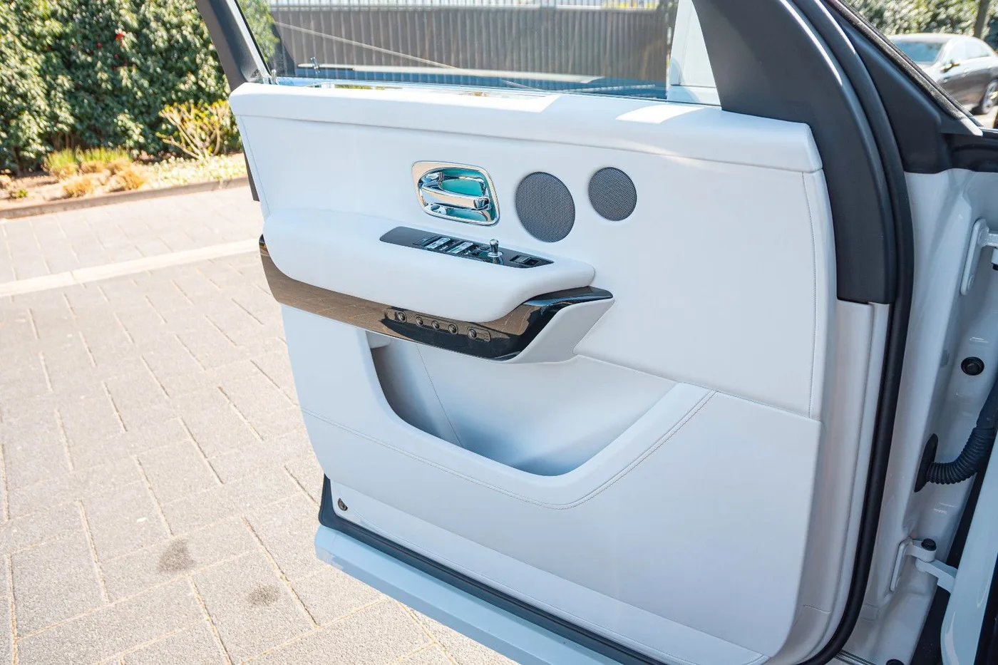 2019 Rolls-Royce Cullinan angeboten von einem Supersportwagenhändler in Gronau, Deutschland, Foto 18 von 25