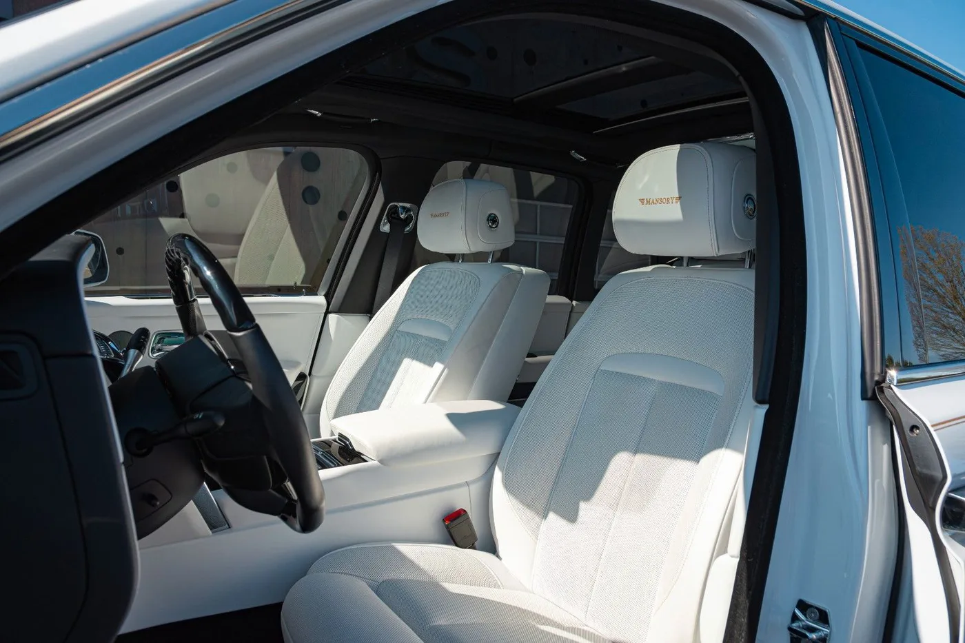 2019 Rolls-Royce Cullinan angeboten von einem Supersportwagenhändler in Gronau, Deutschland, Foto 19 von 25