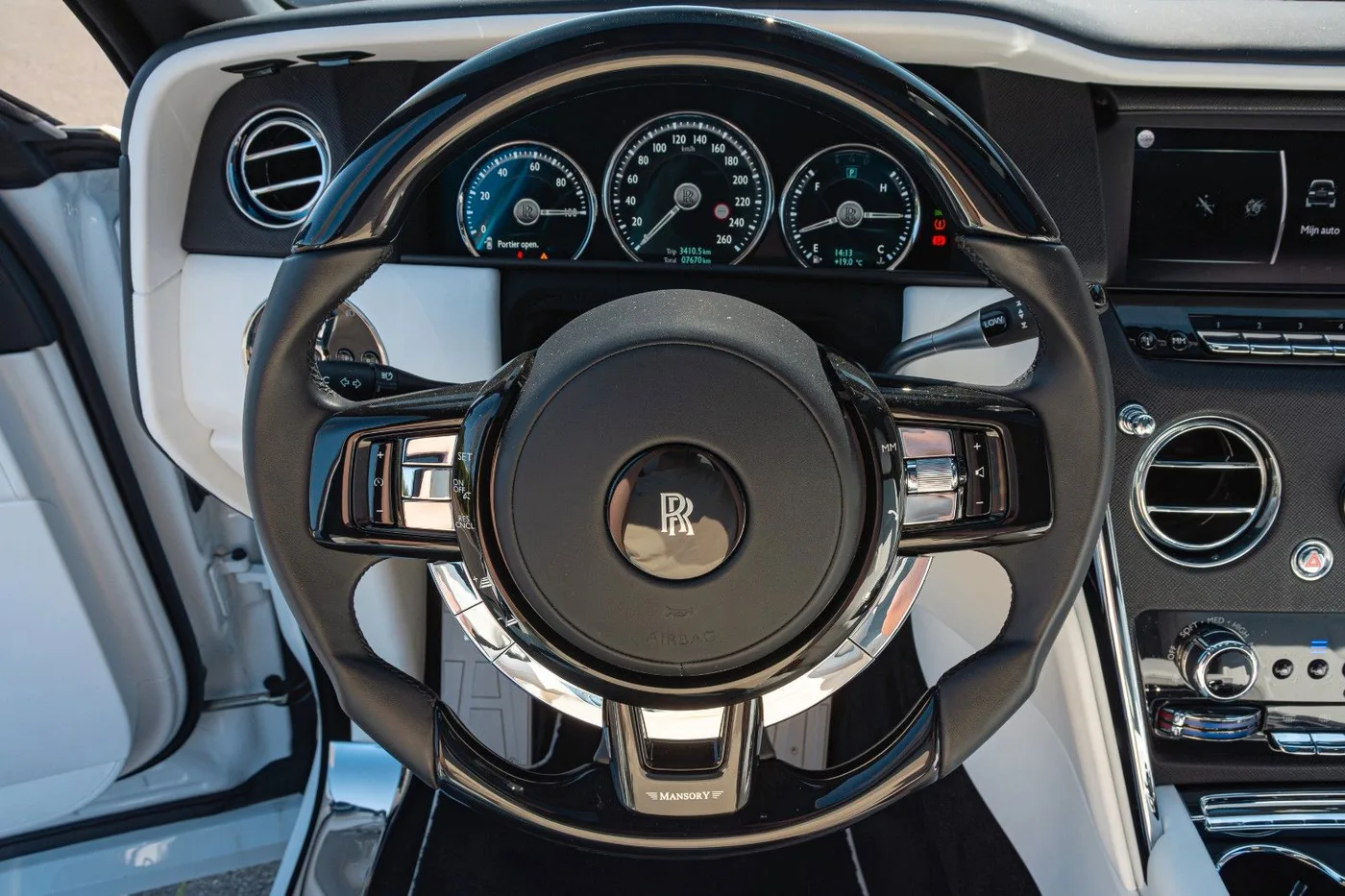 2019 Rolls-Royce Cullinan angeboten von einem Supersportwagenhändler in Gronau, Deutschland, Foto 20 von 25