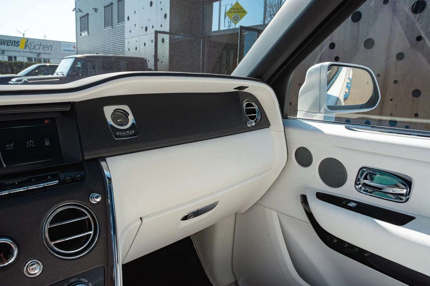 2019 Rolls-Royce Cullinan angeboten von einem Supersportwagenhändler in Gronau, Deutschland, Foto 23 von 25