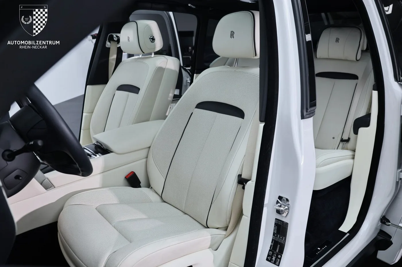2019 Rolls-Royce Cullinan angeboten von einem Supersportwagenhändler in Viernheim, Deutschland, Foto 19 von 25