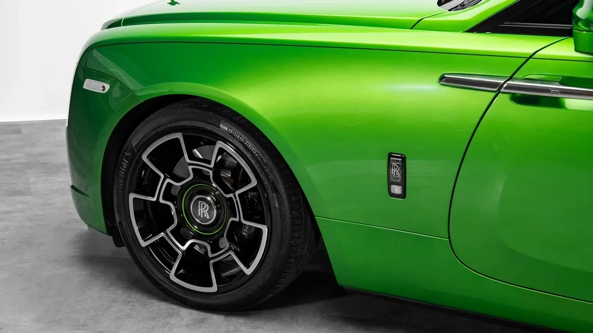 2019 Rolls-Royce Dawn Black Badge proposée par un concessionnaire spécialisé à Dubai, Émirats arabes unis, photo 6 sur 25