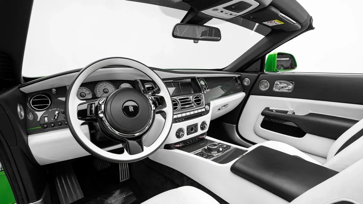 2019 Rolls-Royce Dawn Black Badge proposée par un concessionnaire spécialisé à Dubai, Émirats arabes unis, photo 13 sur 25