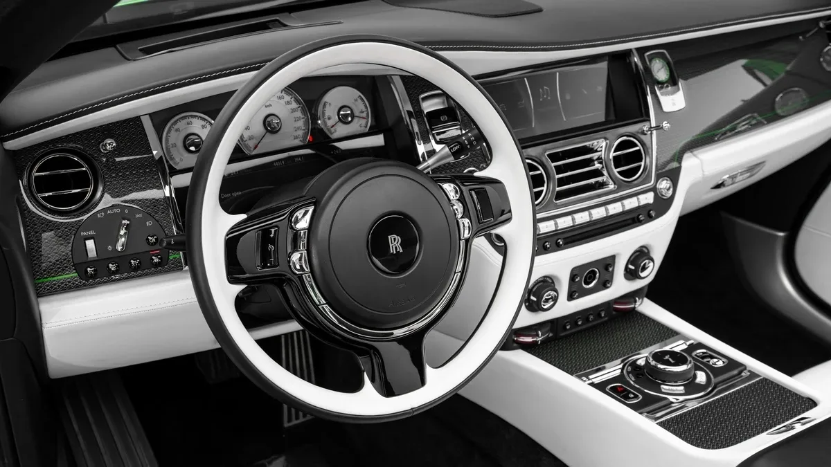 2019 Rolls-Royce Dawn Black Badge proposée par un concessionnaire spécialisé à Dubai, Émirats arabes unis, photo 14 sur 25