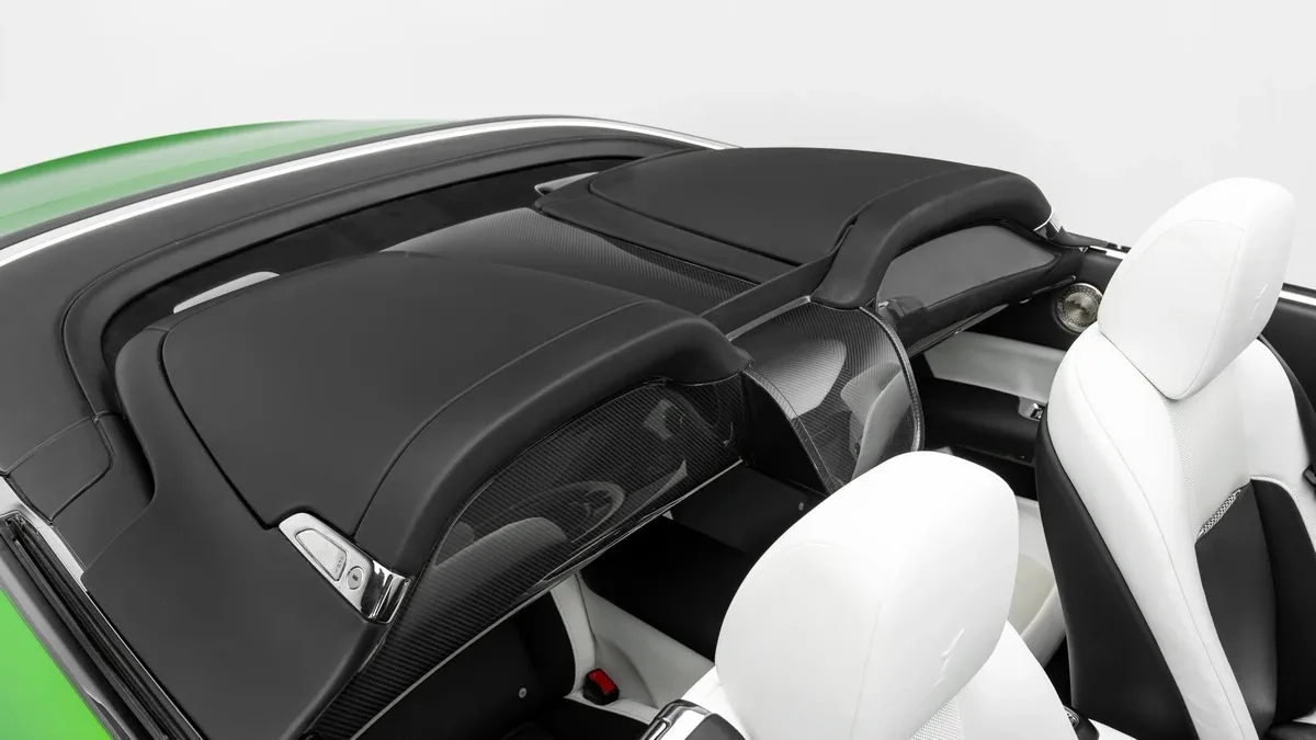 2019 Rolls-Royce Dawn Black Badge proposée par un concessionnaire spécialisé à Dubai, Émirats arabes unis, photo 25 sur 25