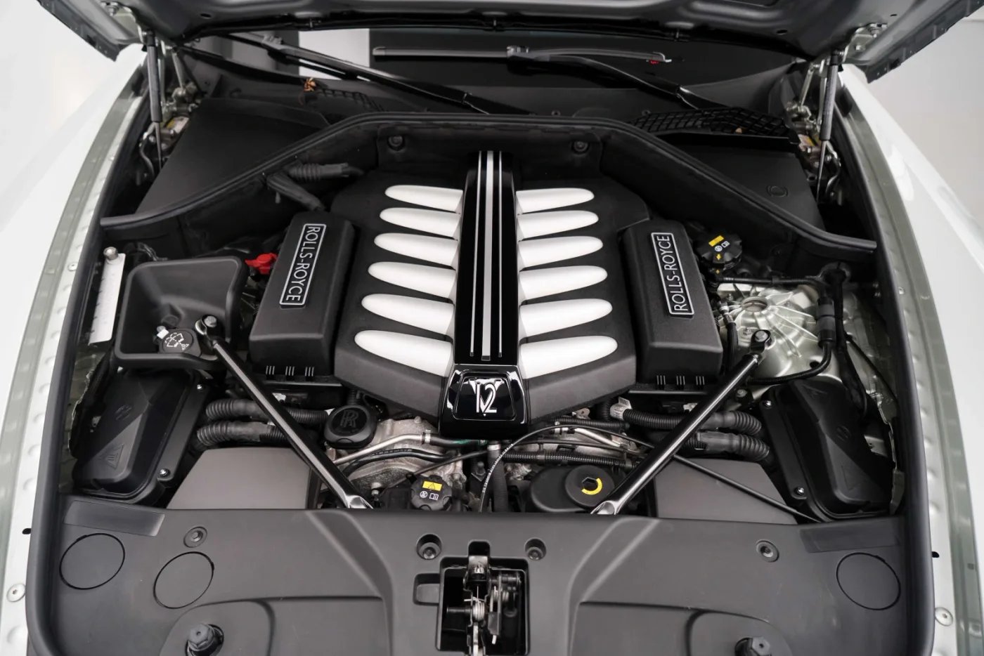 2019 Rolls-Royce Dawn proposée par un concessionnaire spécialisé à Dubai, Émirats arabes unis, photo 10 sur 10