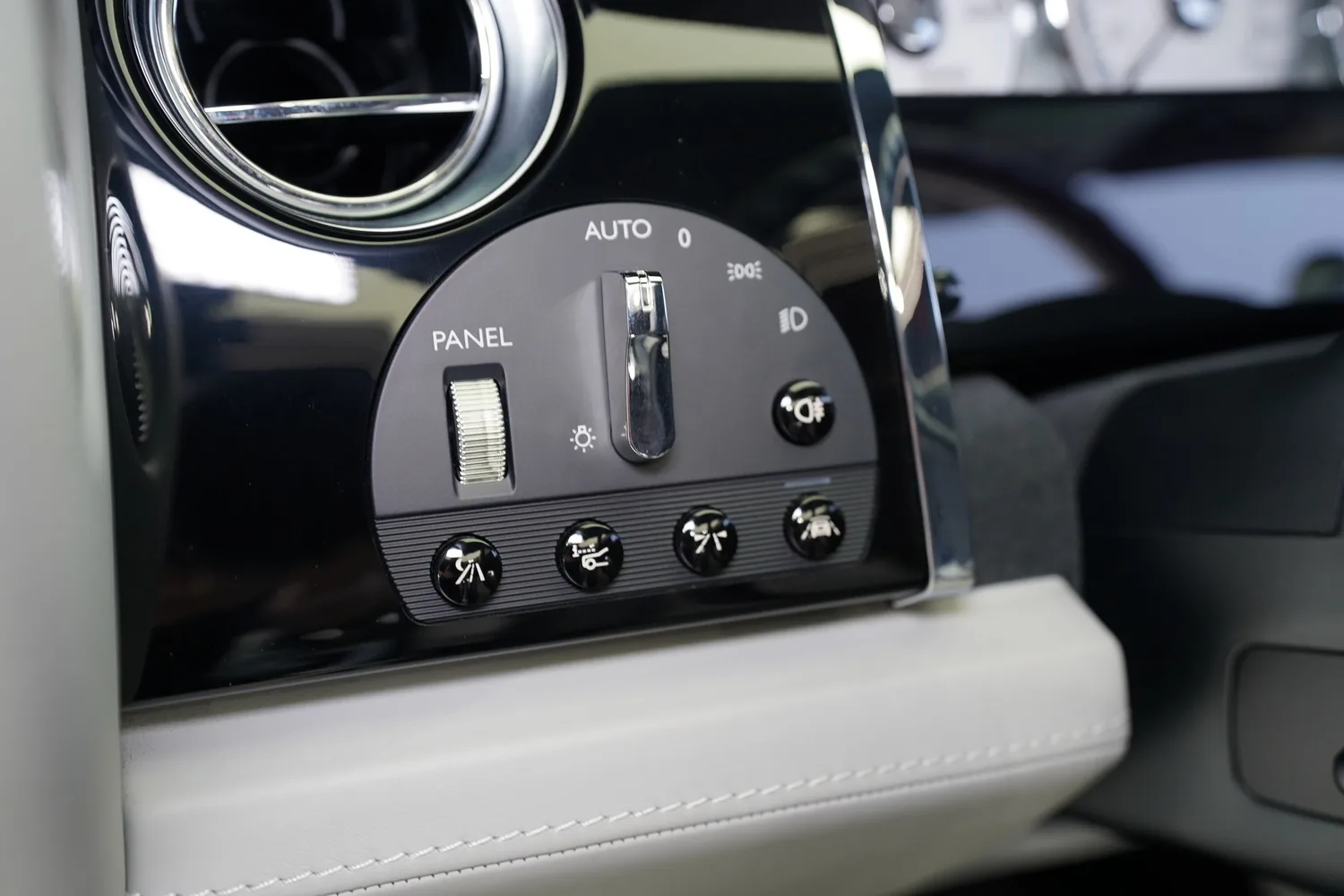 2019 Rolls-Royce Dawn, 6/14