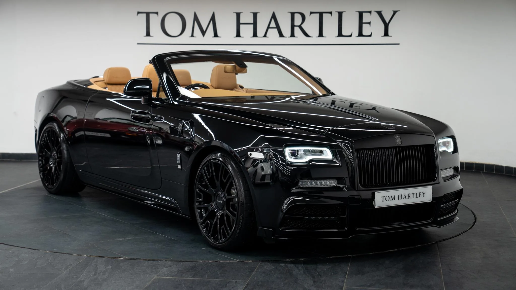 2019 Rolls-Royce Dawn MANSORY proposta da un concessionario specializzato a Swadlincote, Regno Unito, foto principale