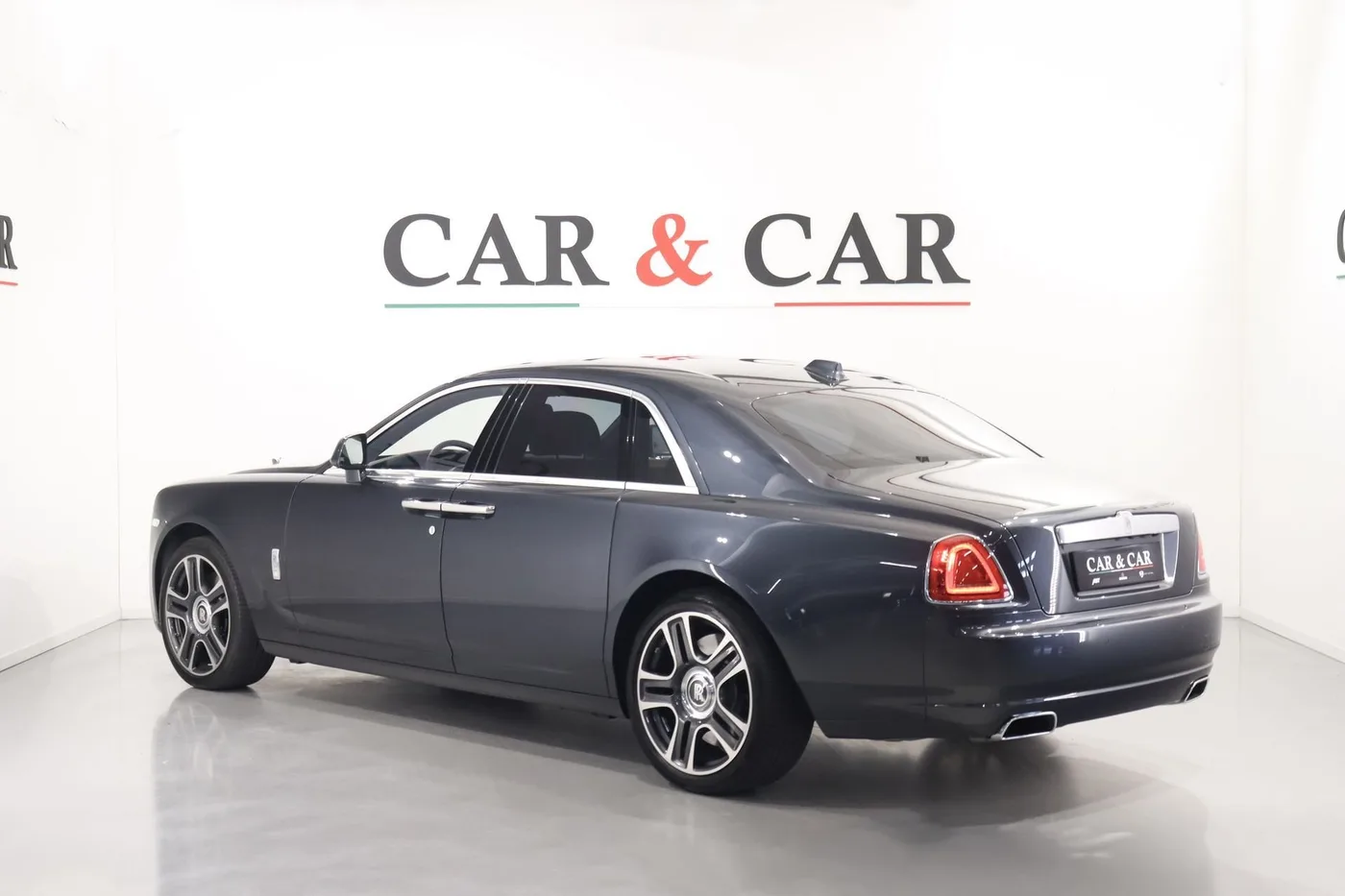 2019 Rolls-Royce Ghost offered by a supercar dealer in Zibido San Giacomo, Italy, photo 2 of 25