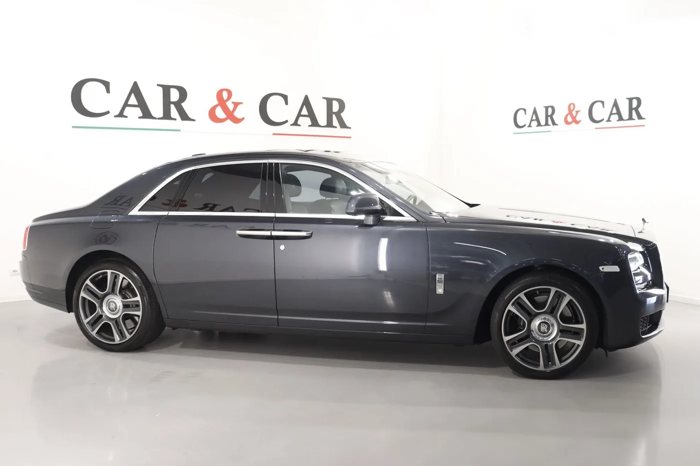 2019 Rolls-Royce Ghost offered by a supercar dealer in Zibido San Giacomo, Italy, photo 5 of 25