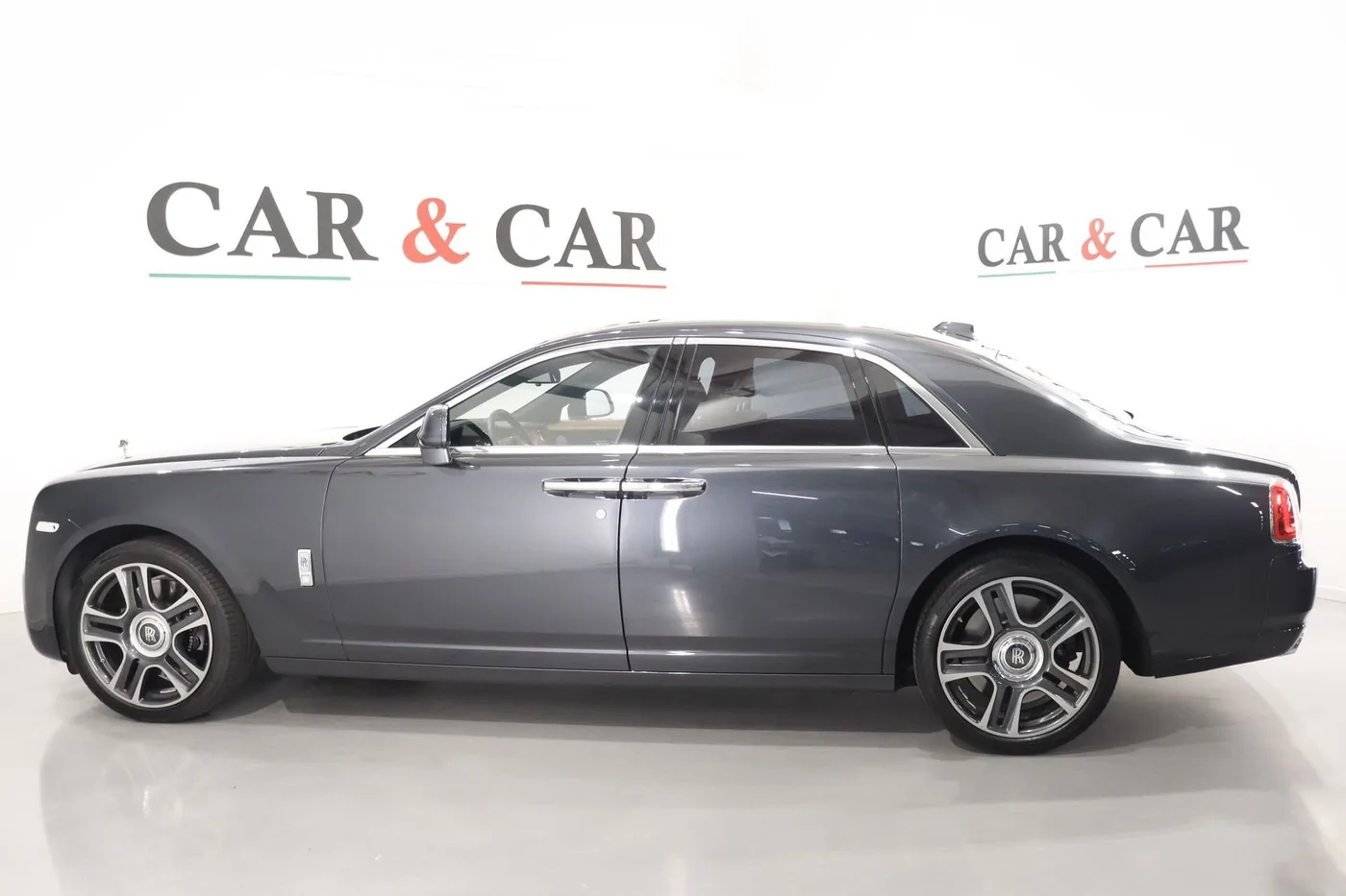 2019 Rolls-Royce Ghost offered by a supercar dealer in Zibido San Giacomo, Italy, photo 6 of 25