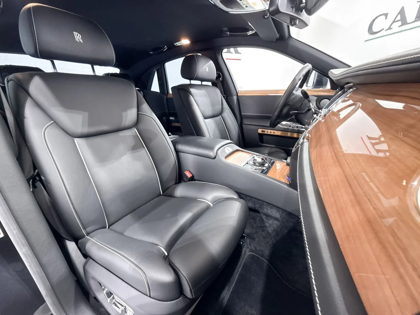 2019 Rolls-Royce Ghost offered by a supercar dealer in Zibido San Giacomo, Italy, photo 14 of 25