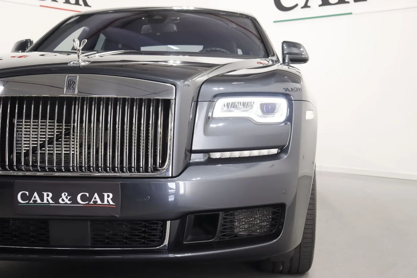 2019 Rolls-Royce Ghost offered by a supercar dealer in Zibido San Giacomo, Italy, photo 23 of 25
