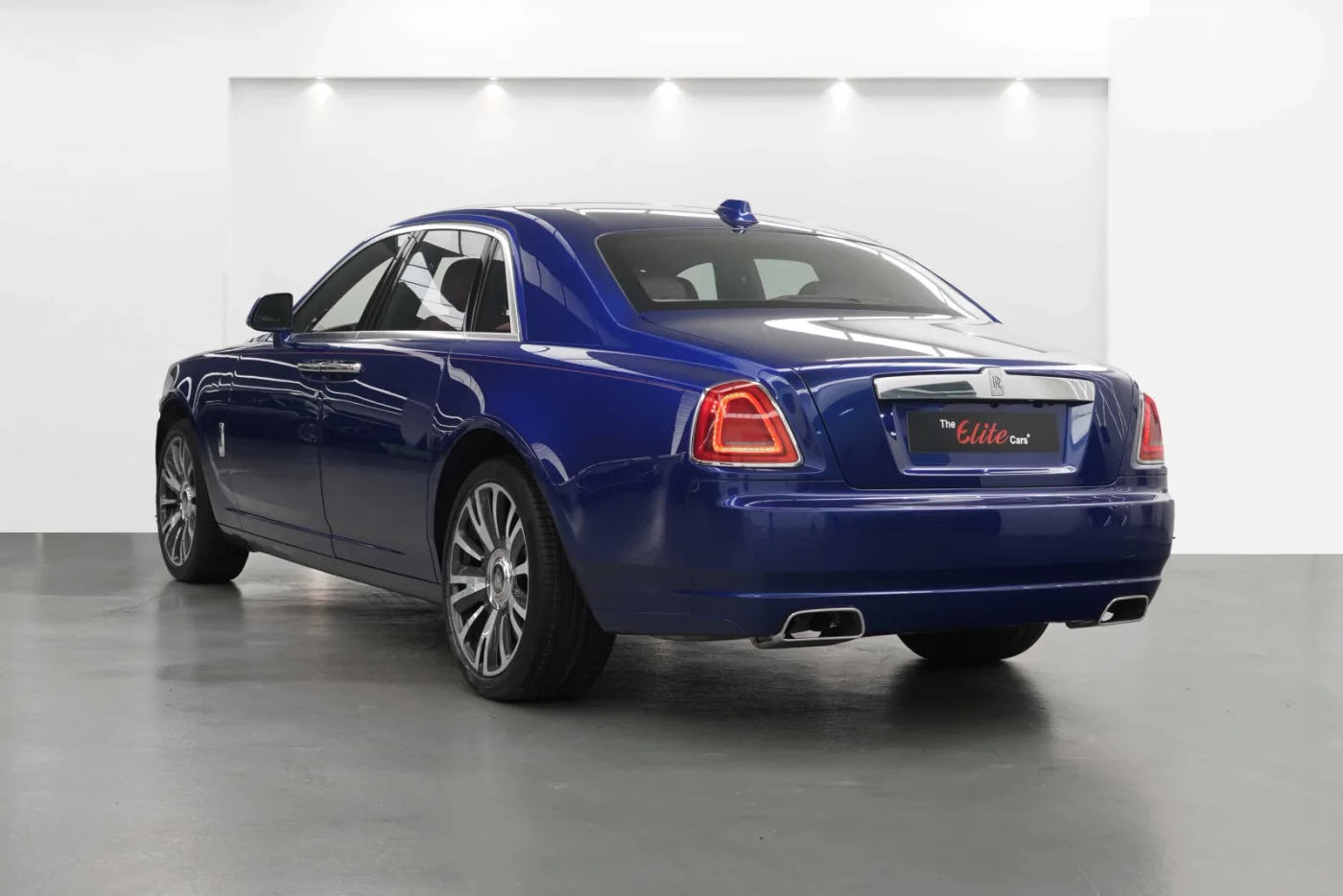 2019 Rolls-Royce Ghost offered by a specialist dealer in Dubai, United Arab Emirates, photo 5 of 10