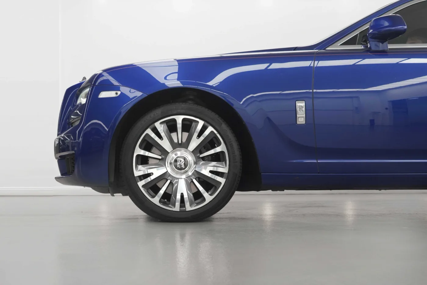 2019 Rolls-Royce Ghost offered by a specialist dealer in Dubai, United Arab Emirates, photo 7 of 10