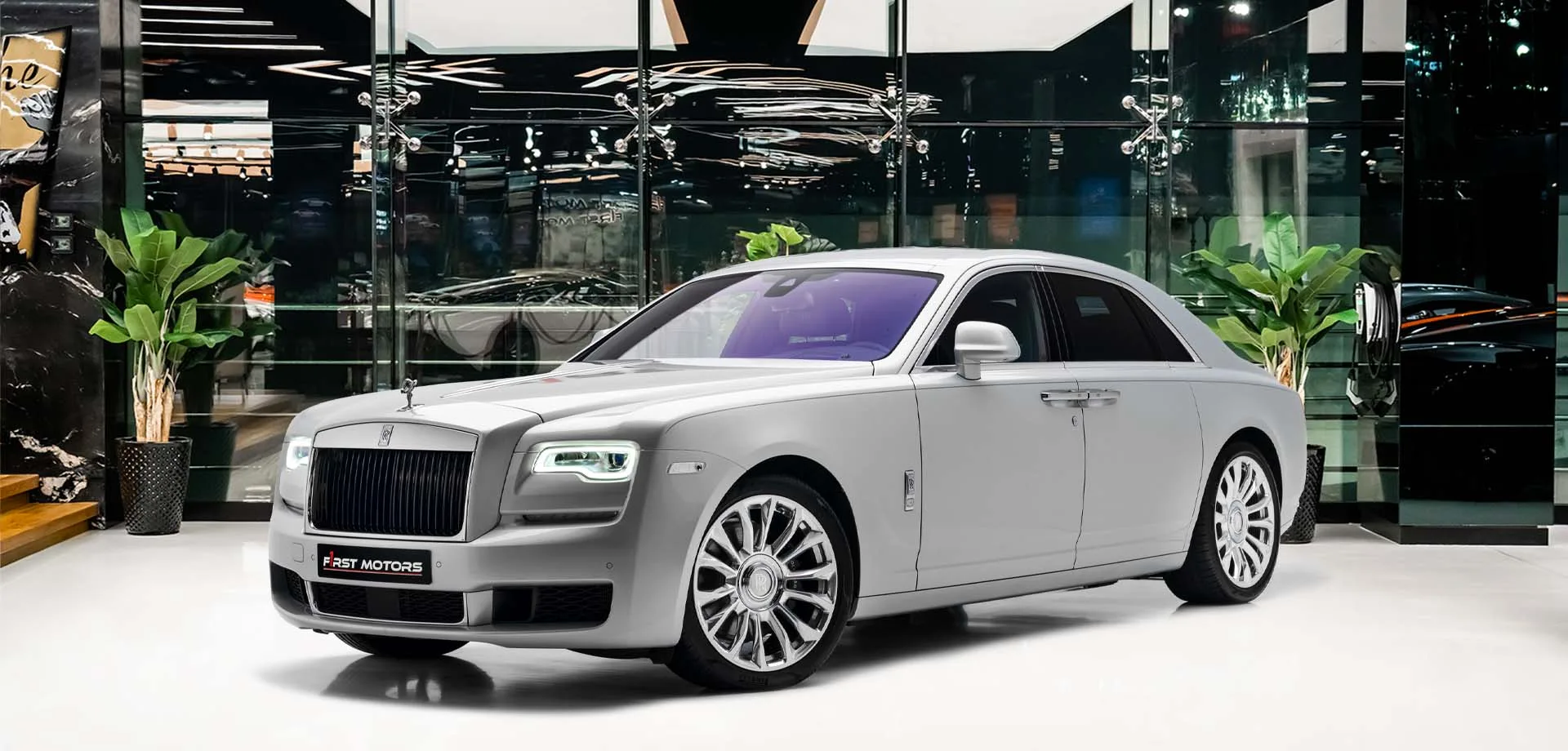 2019 Rolls-Royce Ghost angeboten von einem Fachhändler in Dubai, Vereinigte Arabische Emirate, Hauptfoto