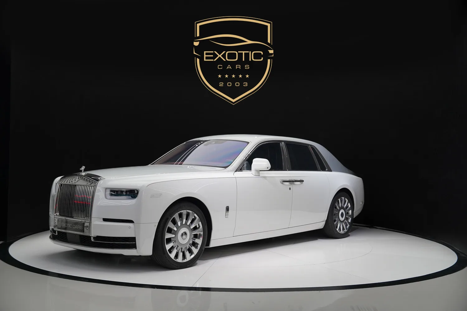 2019 Rolls-Royce Phantom VIII proposée par un concessionnaire spécialisé à Dubaï, Émirats arabes unis, photo principale