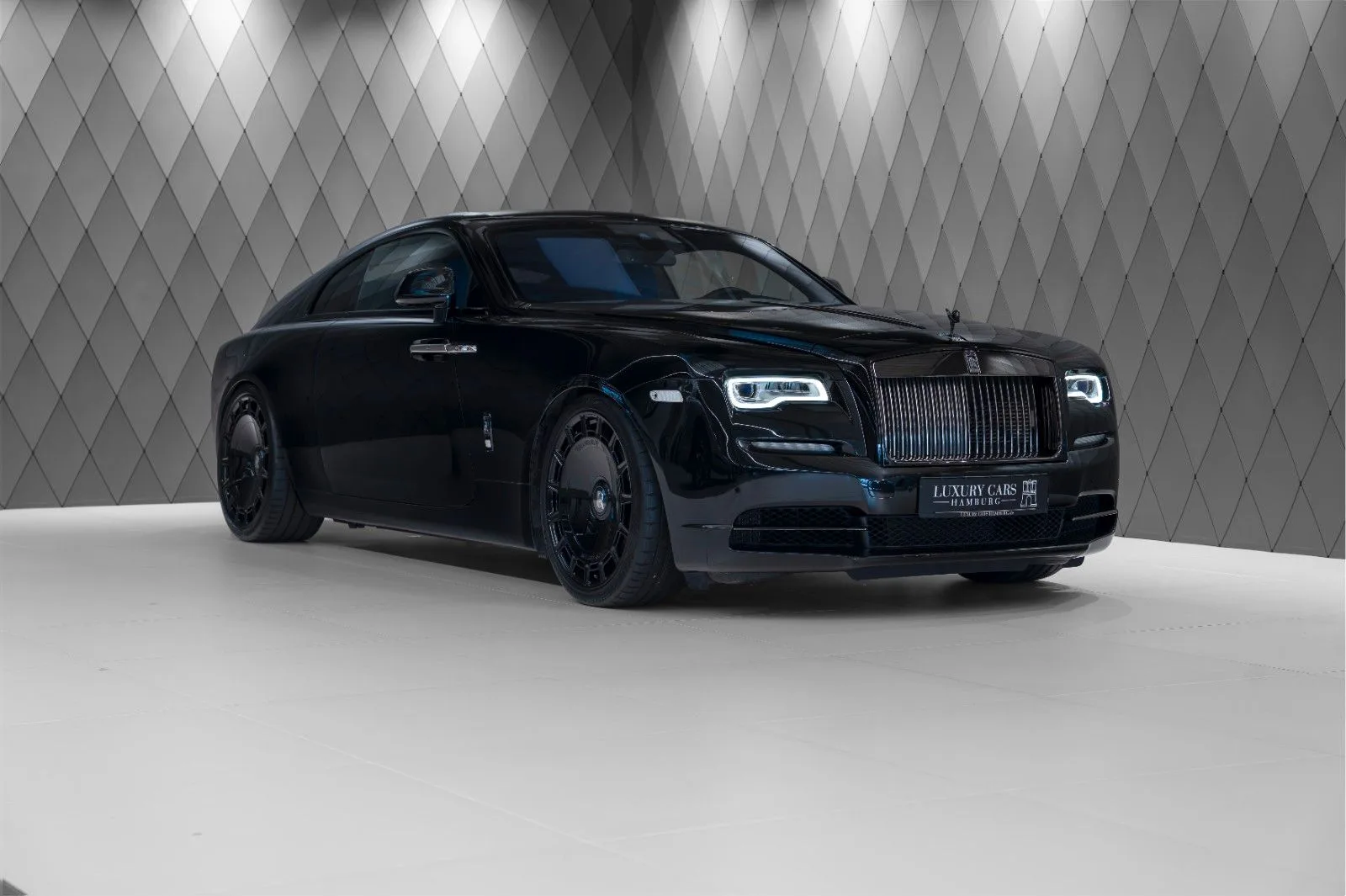 2019 Rolls-Royce Wraith Black Badge offered by a supercar dealer in Schenefeld, Germany, main photo