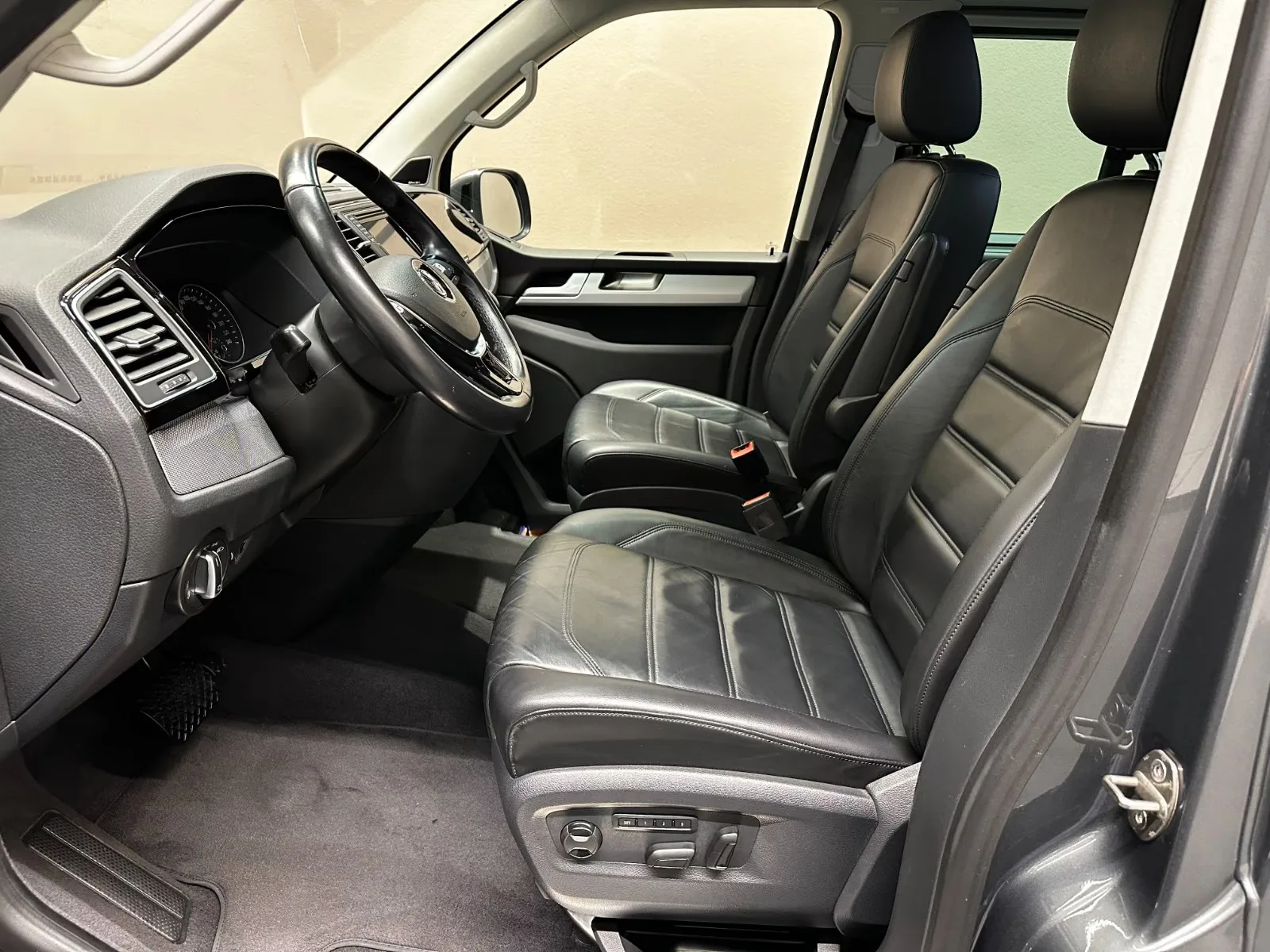 2019 Volkswagen T6 Multivan Highline, 10/27