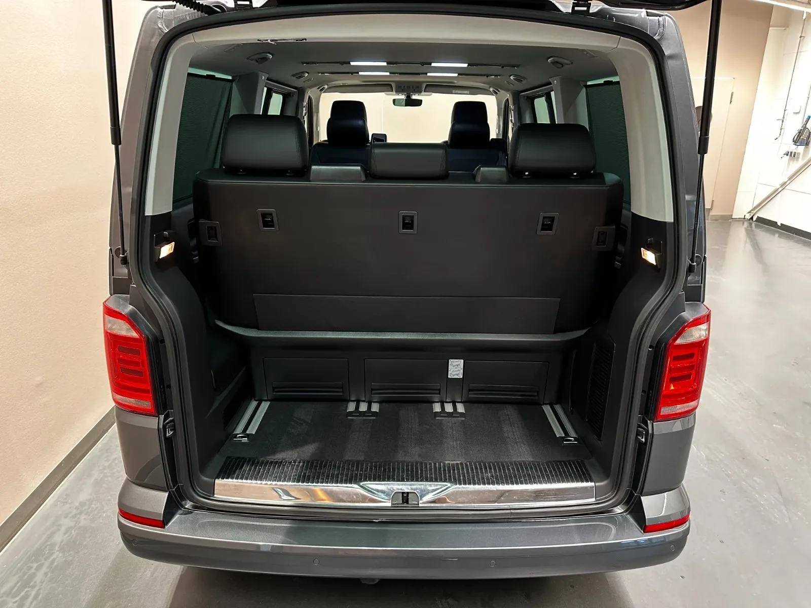 2019 Volkswagen T6 Multivan Highline, 17/27