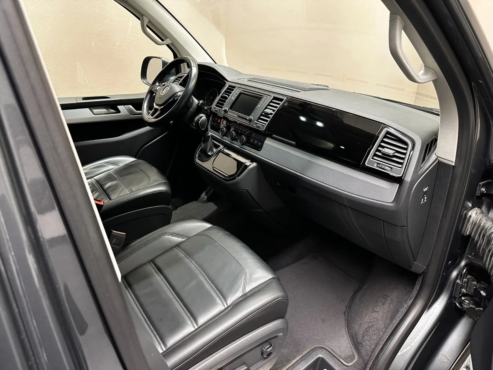 2019 Volkswagen T6 Multivan Highline, 22/27