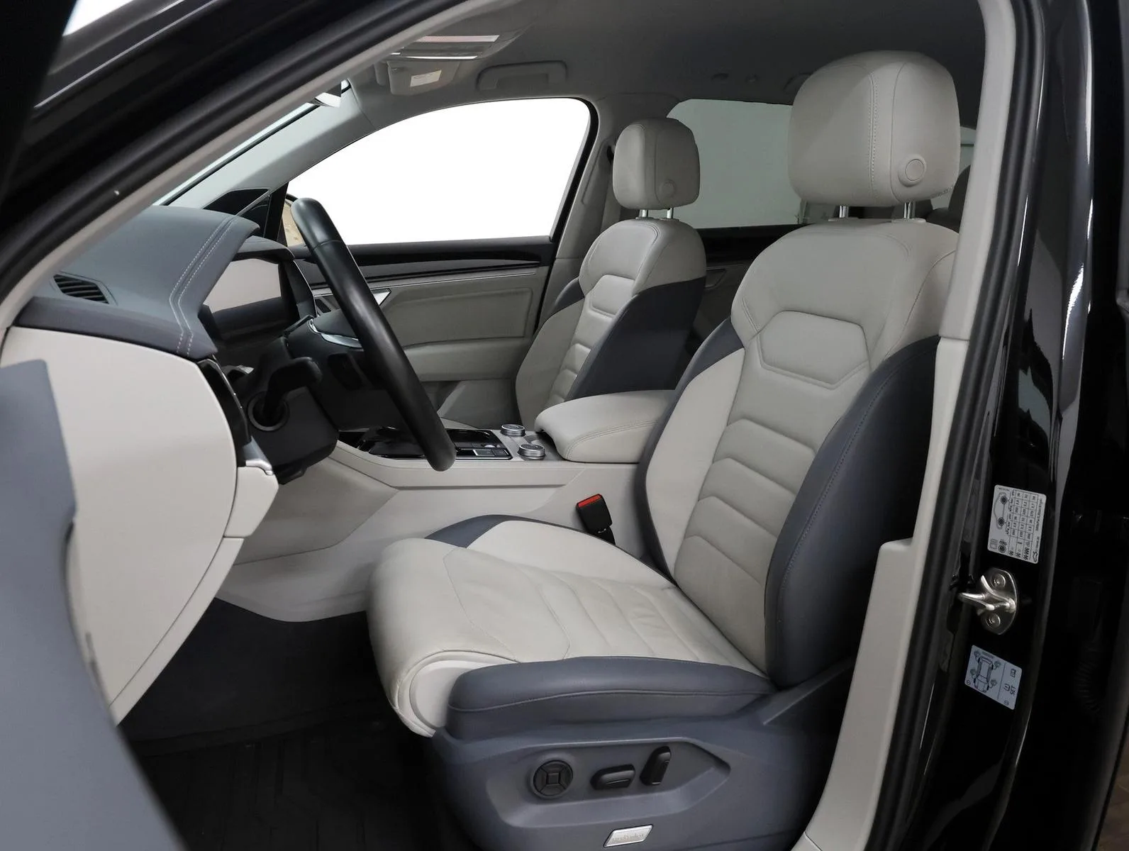 2019 Volkswagen Touareg Elegance, 13/29