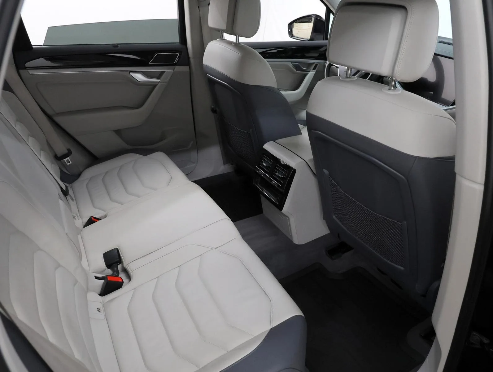 2019 Volkswagen Touareg Elegance, 17/29