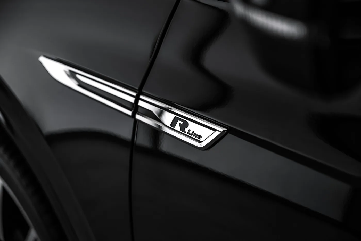 2019 Volkswagen Touareg R-Line offered by a specialist dealer in Ostrava, Czechia, photo 20 of 23